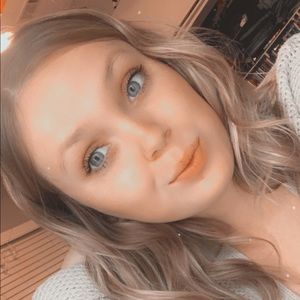 Meet your Posher, Monique